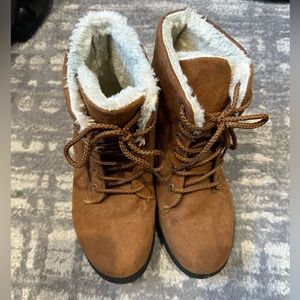 Women’s boots brown SQU - furry inside- size 39 Euro - size 8.5 US